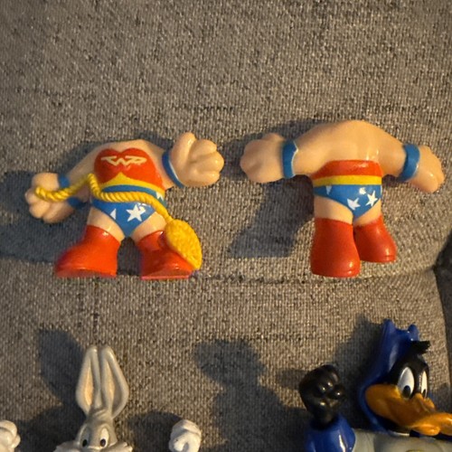 McDonalds Happy Meal Juguete DC Looney Tunes Bugs Bunny, Lucas Pato y Petunia Piezas - Imagen 4 de 5
