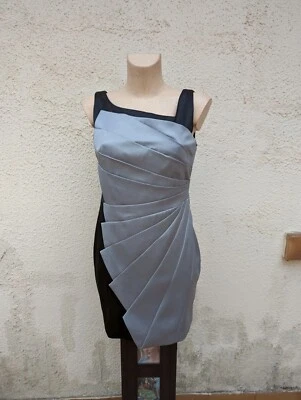 Robe cocktail Karen Millen satinée 40 Robe en très bon état. - Photo 1/4