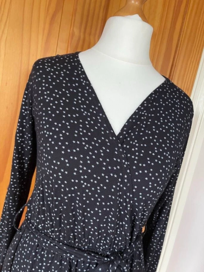 Boohoo Size 8 Black Jersey Star Pattern Long Sleeve Wrap Dress - Image 2 of 4