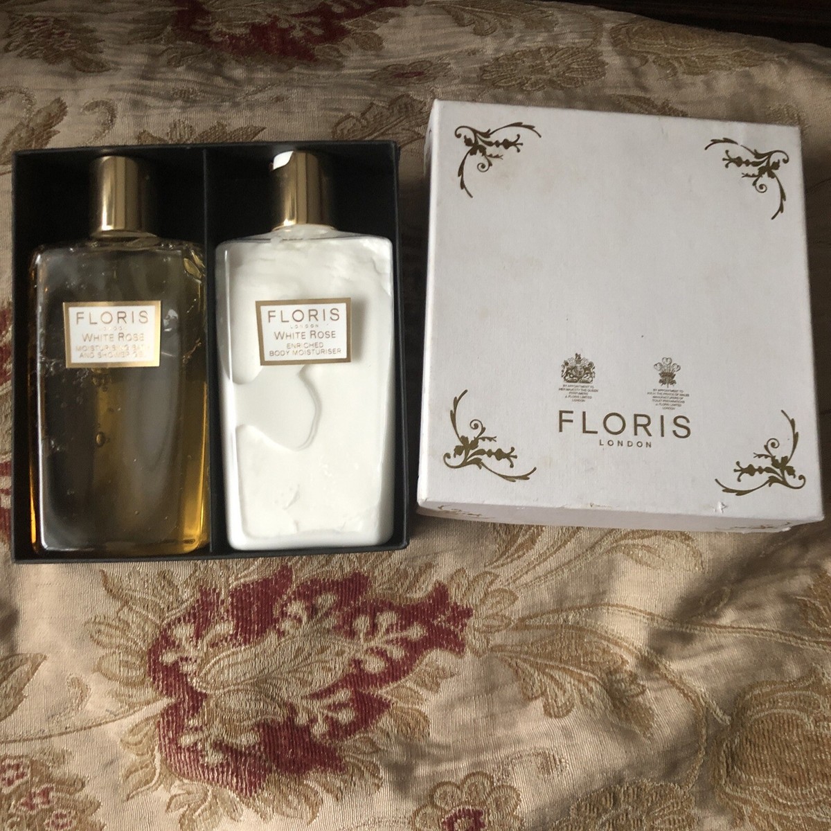 Floris Vintage Gift Set White Rose Moisturising Shower Gel Body