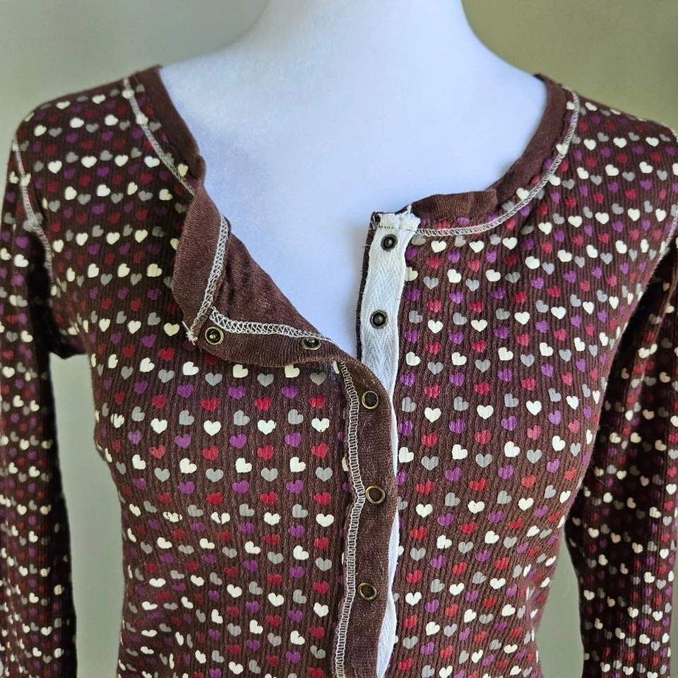 Energie Distressed Henley Mujer Grande Corazón Marrón Y2K 100% Algodón Bolsillo Acanalado Foto 4 de 4