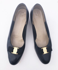 Salvatore Ferragamo Vintage Vara Gold bow Black leather pumps orig 850. sz 10.5B