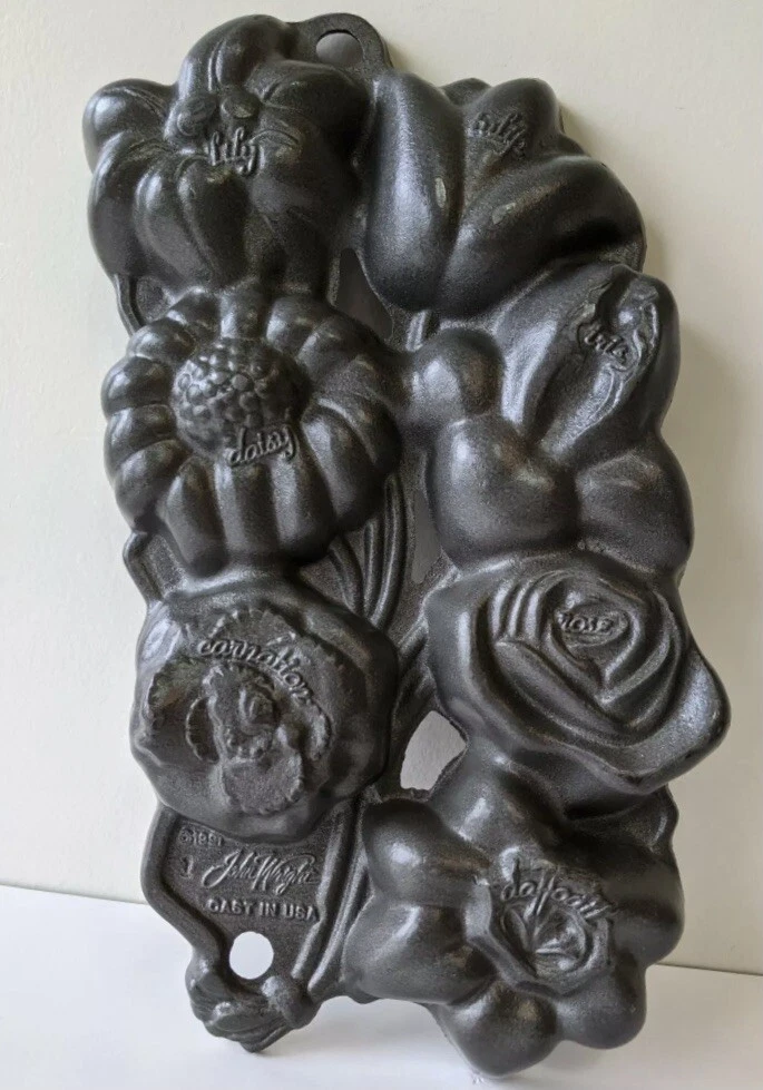 JOHN WRIGHT FLOWERS CAST IRON Muffin Cornbread Baking Pan Mold 1991