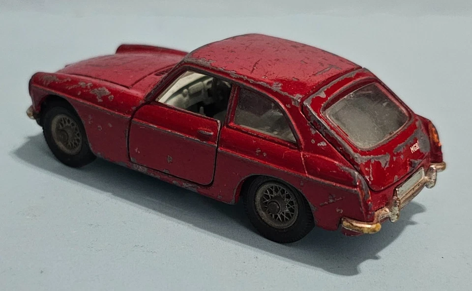 Corgi Toys MGB MG GT Made In Great Britain Folding Reclining Seats - Image 3 of 4