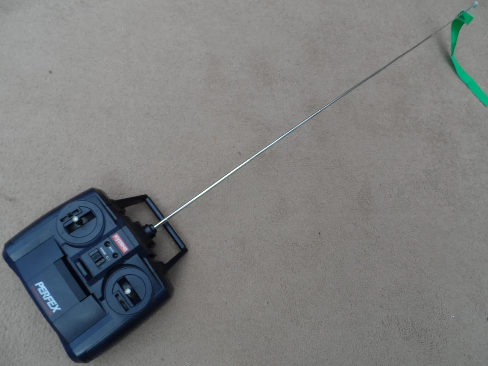 Gebrauchter Top Zustand Kyosho Perfex *27mhz AM* nur Sender wie abgebildet - Bild 4 von 4