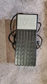 Roland EV 5 Expression Pedal for Keyboard Synthesizer/Guitar Pedal Board