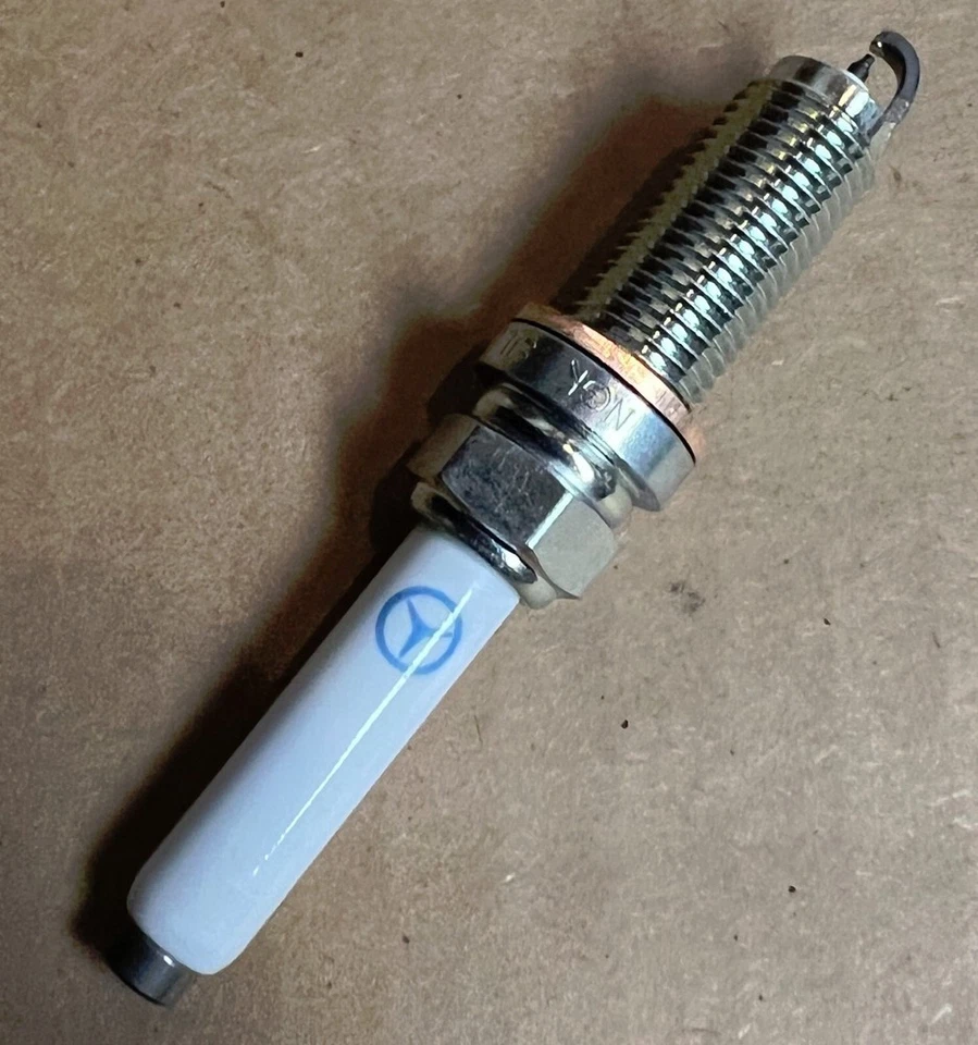 4X New Genuine OEM Mercedes A 270 159 07 00 - Set of 4 Spark Plugs ** SHIPS FREE Foto 4 de 4