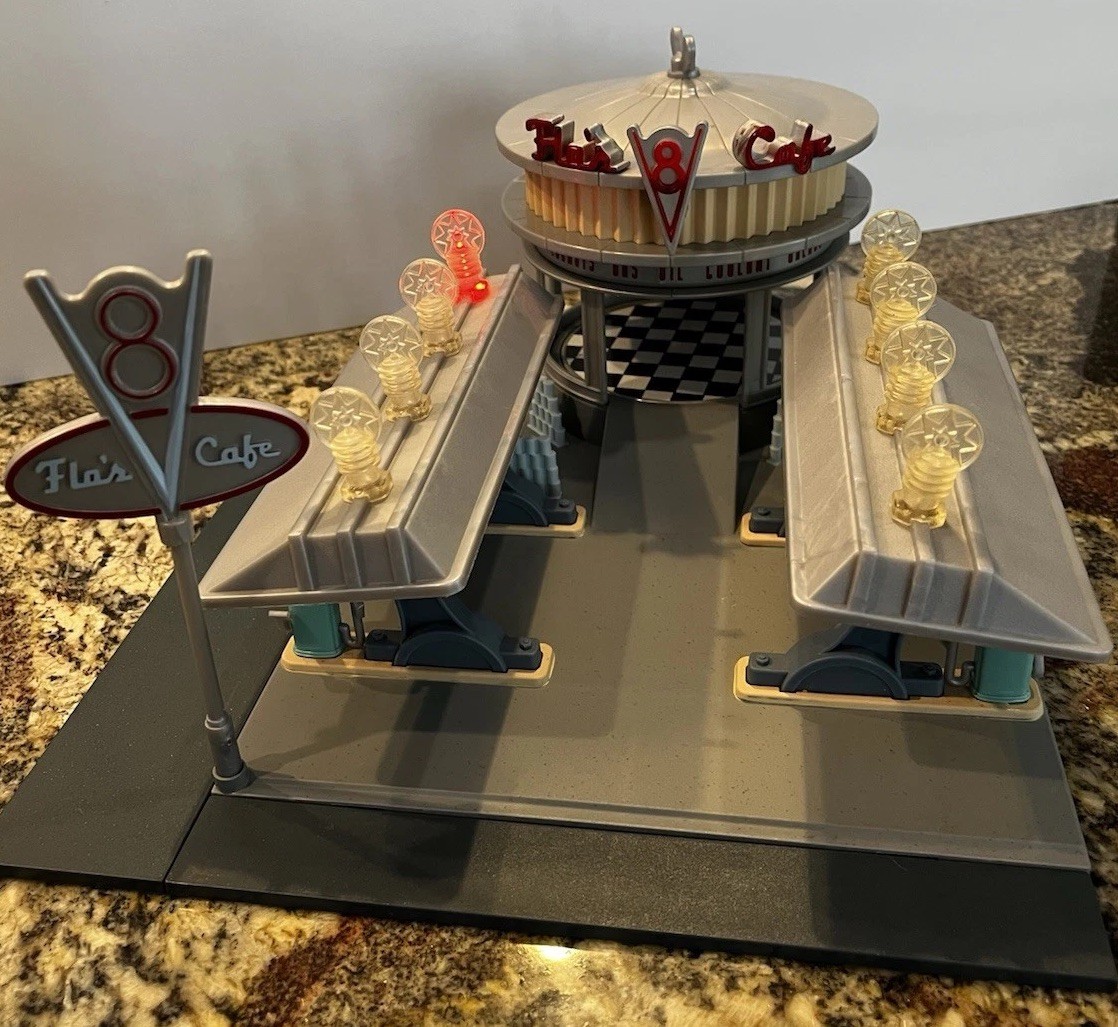 Mattel Disney Pixar Cars Flo’s V8 Cafe Playset (H8880)