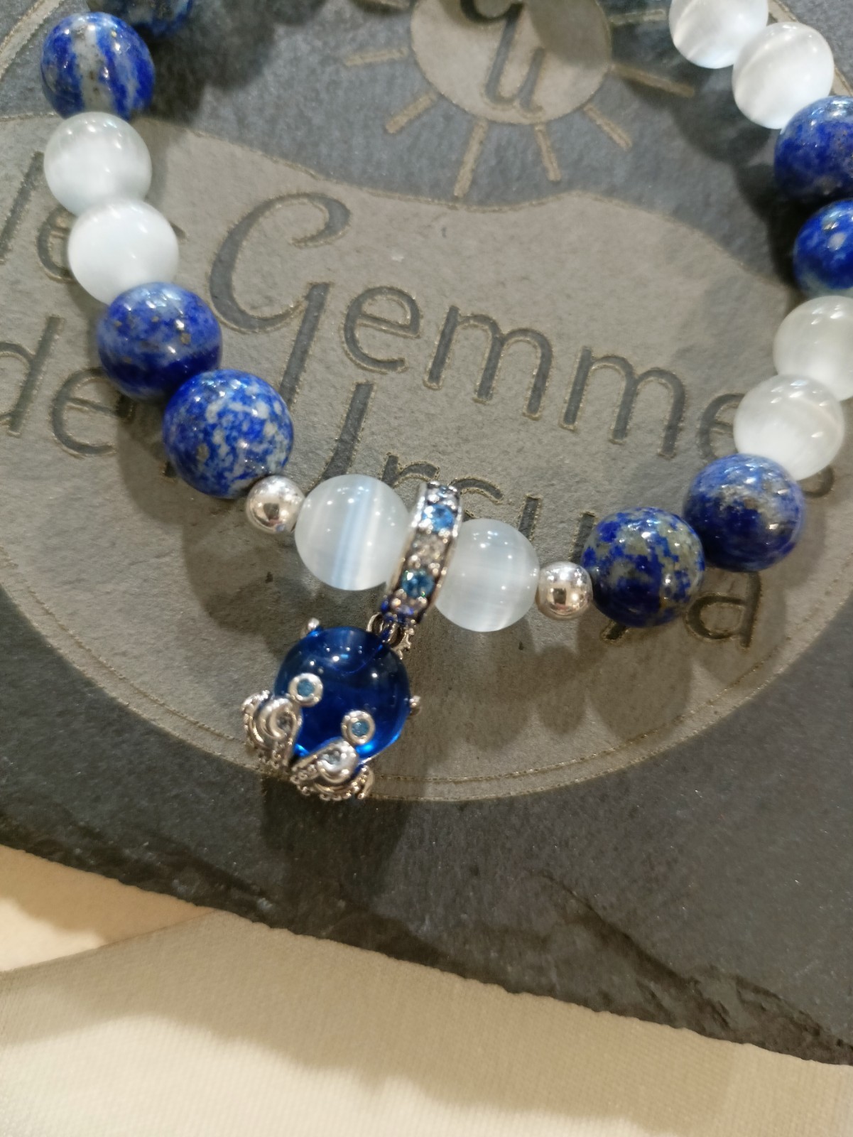 Bracelet pierre de lune et lapis lazuli, le bijou idéal pour vos séances de yoga