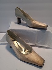 Vintage Stuart Weitzman Womens Gold 2" Heels Size 7 6w68339