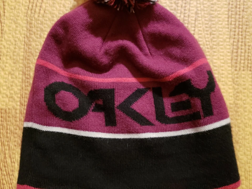 Gorra Oakley Púrpura/Negro/Rosa Pom Tejido ~ Snowboard Snowboard Invierno Foto 2 de 4