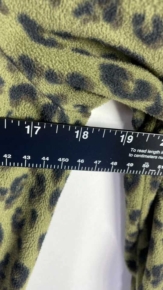 Old Navy Active 女式 Go-Warm 动物印花全拉链夹克 CS8 绿色小号。 — 第 3/4 张图片