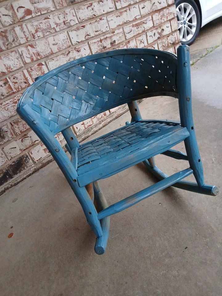 Mecedora antigua de mimbre hecha a mano para niños Foto 2 de 4