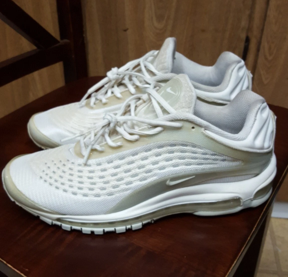 White nike hotsell air max deluxe