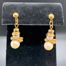 Avon Vintage 1998 Snowman Gold Tone Faux Pearl Christmas Pierced Earrings 1-3/8"