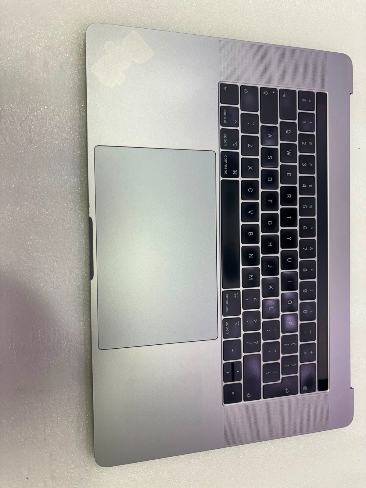 Topcase  Clavier QWERTY(INTERNATIONAL) pour MacBook Pro 15″ A1990 - Gris/GRADE A