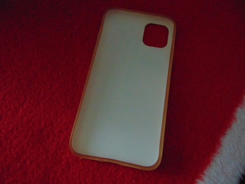 IPHONE 11 SCHUTZHÜLLE ---- WEISS MIT SCHWARZEM MUSTER ---- - Bild 2 von 2