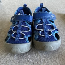 OshKosh Boy's Everyplay Flexible Outsole Bump Toe Blue Sandal size 9