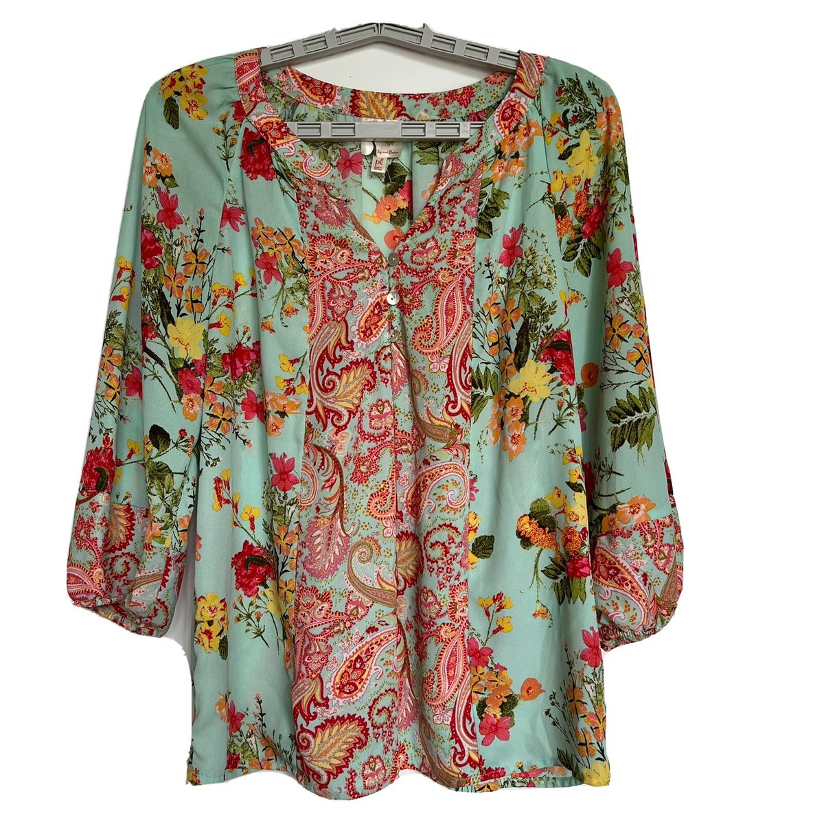 Flower Petal Blouse （ホワイト） Amazon.com: Women's White Floral Blouse Single Breasted