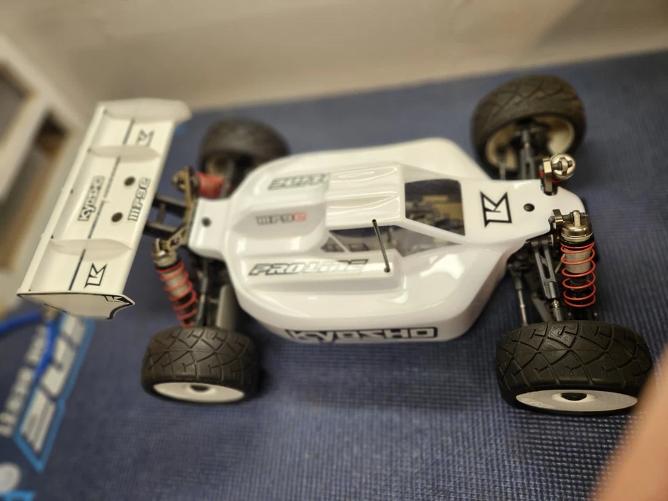 Kyosho Inferno MP9e Evo 1/8 Electric Competition Racing Buggy - Image 2 of 4