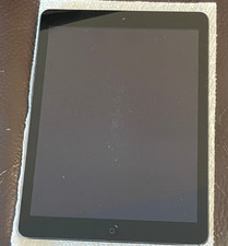 3 Apple iPad A 1474, 2 turn on and 1 does not turn on - Parts Only