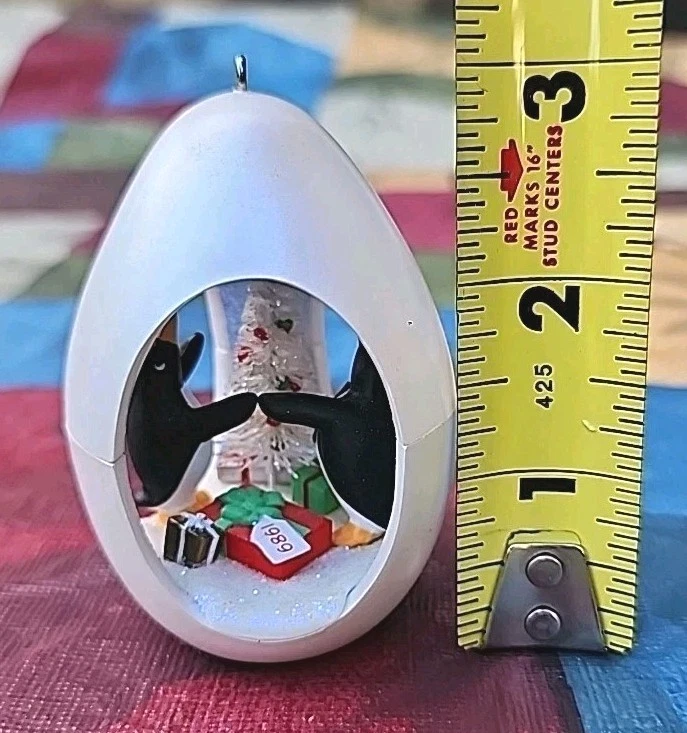 Винтажное украшение-яйцо Hallmark 1989 серия «Winter Surprice» диорама пингвинов 3 дюйма - Изображение 3 из 4