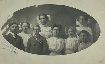Antique RPPC Family Studio Portrait Postcard Roy Nelson c1907 Cyko Stamp  E-6