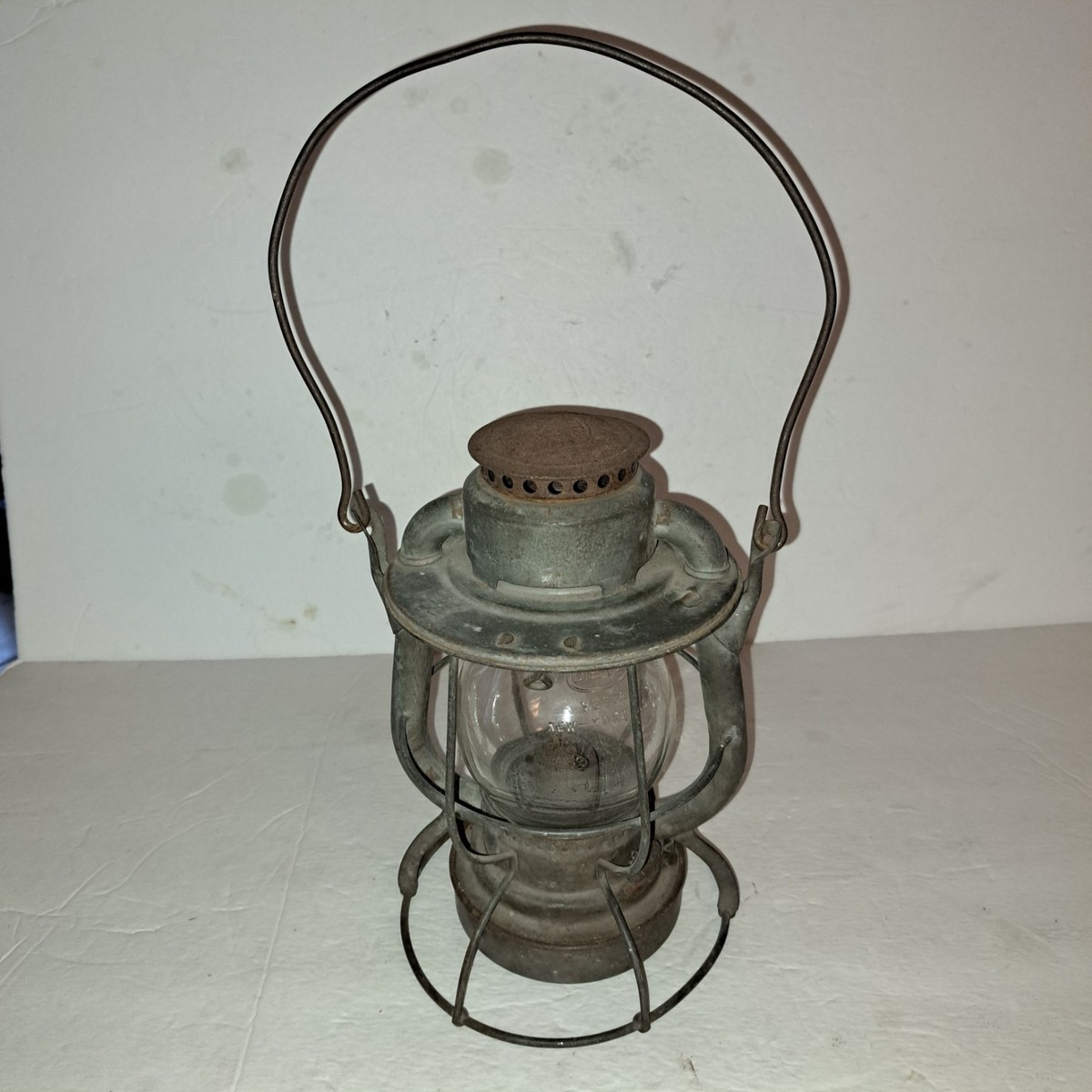ANTIQUE HANGING USA DIETZ VESTA RAILROAD TRAIN STATION OIL LANTERN