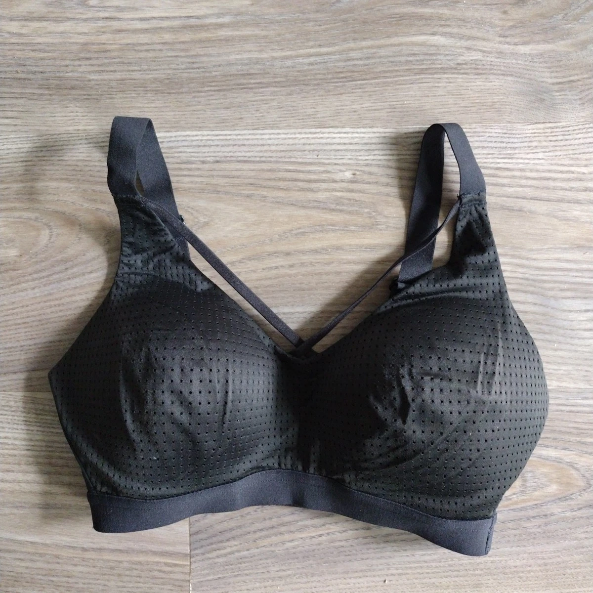 Soutien-gorge De Sport Victoria Sport - 32D Noir - Léger, Sans Armatures - Très Bon état