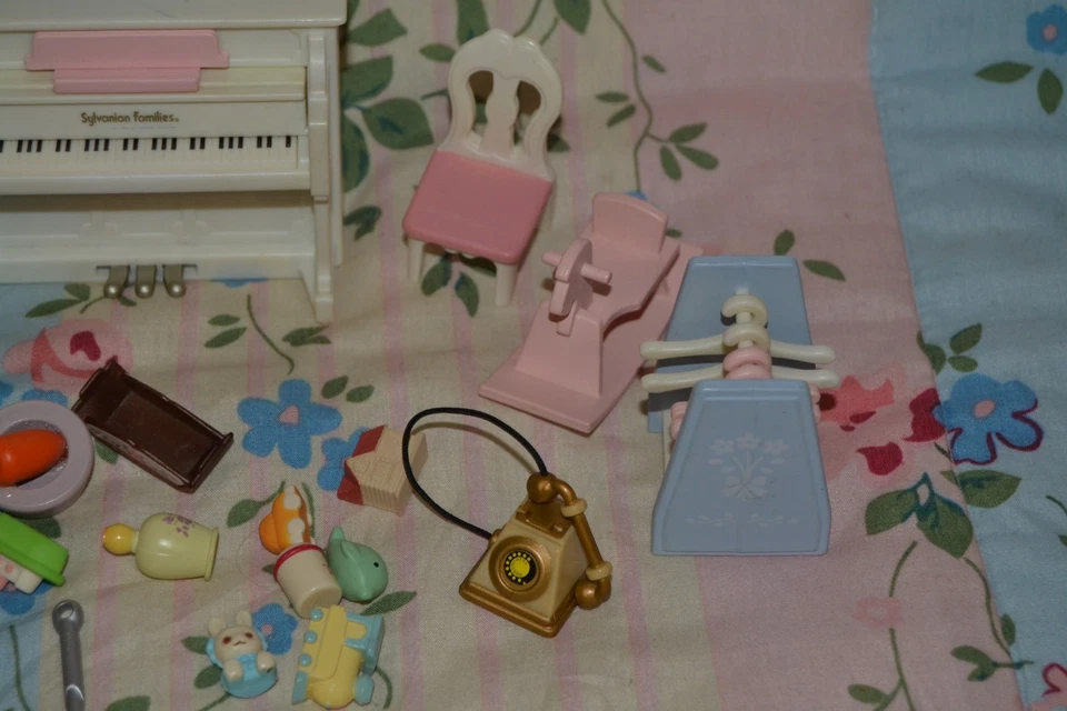 Bundle Vintage Sylvanian Families Furniture - Image 4 of 4