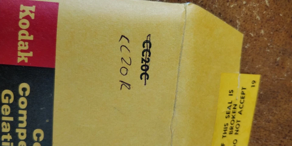 CC20R - Color Compensating Fliter 3" - 75mm Square Kodak gelatin filter - Image 2 of 3