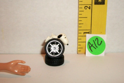 MINIATURE FASHION RE-MENT SNOOPY DOLLS 1/6 ACCESSORY FIGURE ON A TIRE CLOCK A12