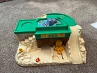VINTAGE 1984 Fisher Price Little People ZOO #916 Base Shell Part