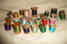 #915 vtg 24 WOODEN SPOOLS  of  SEWING THREAD 