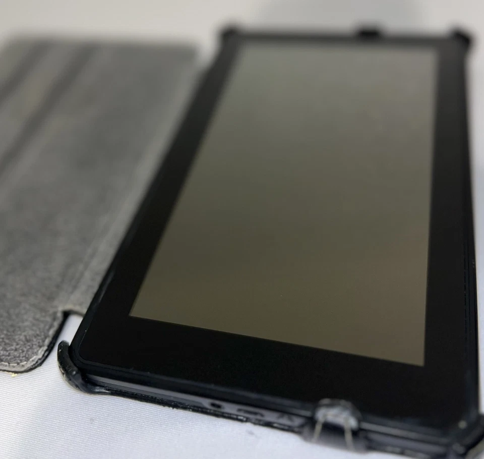 Amazon Kindle Fire 1st Generation D01400 8GB - 7" - WI-FI - Black Tablet Tested - Image 2 of 4