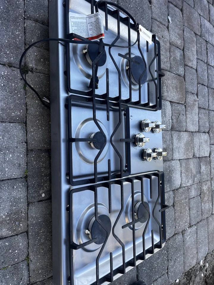 GE 36-in 5 Burners Stainless Steel Gas Cooktop - Image 3 of 4