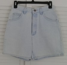 Vintage Women  s Lee Light Wash Denim Shorts Classic Fit Size 8 MED.