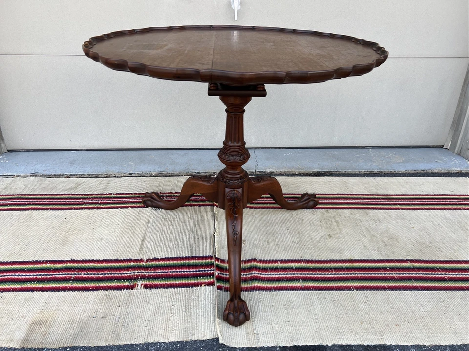 A Vintage Carved Mahogany Pie Crust Parlour Table By Imperial Furniture 1930's - Image 2 of 4