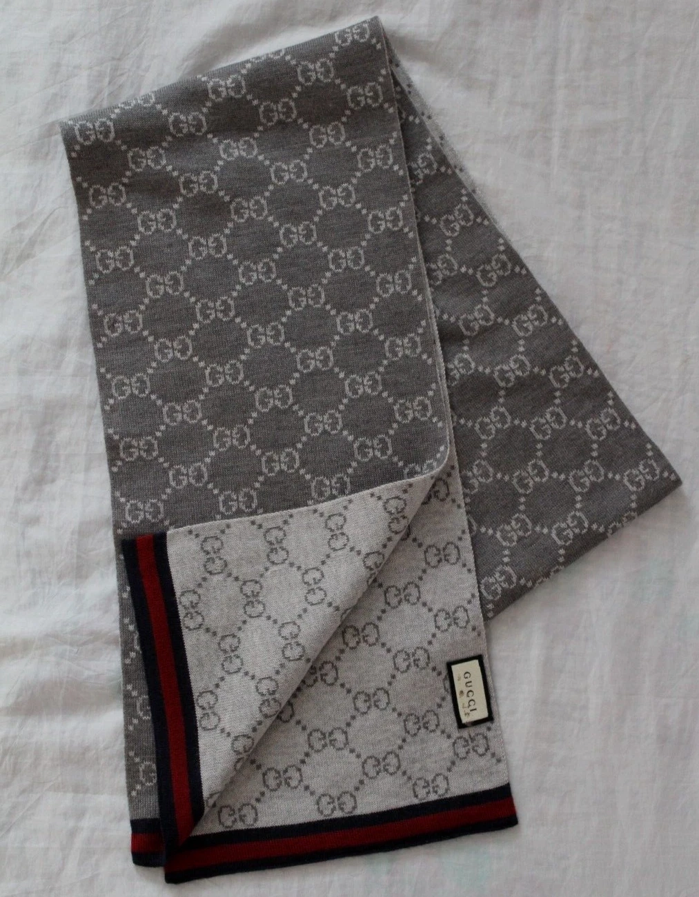 Authentique foulard gris laine GUCCI GG