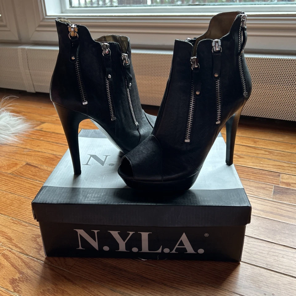 BOTINES DE CUERO NYLA CON CREMALLERAS $5” Tacón Talla 8. Usado una vez. En caja original Foto 2 de 4