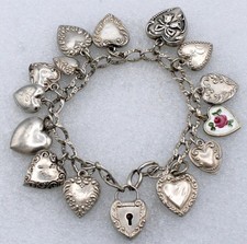 ANTIQUE VTG STERLING SILVER REPOUSSE ETCHED PUFFYU HEART CHARM BRACELET PADLOCK