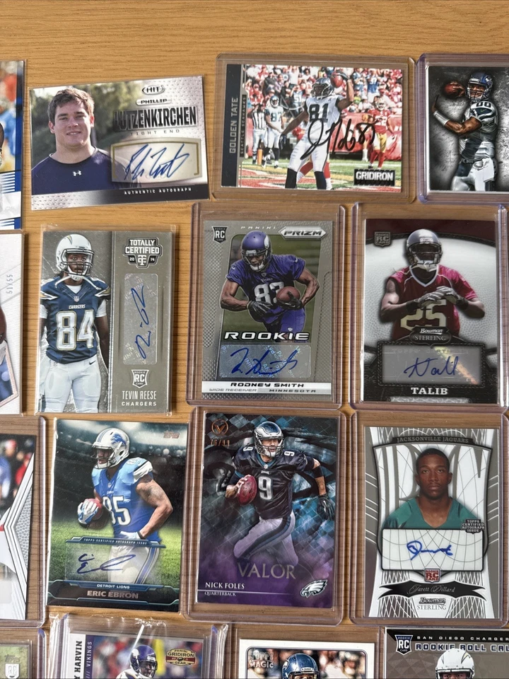 ¡Lote mixto de 36 reliquias de fútbol americano, autógrafos, tarjetas numeradas y novatos! NFL Foto 3 de 4