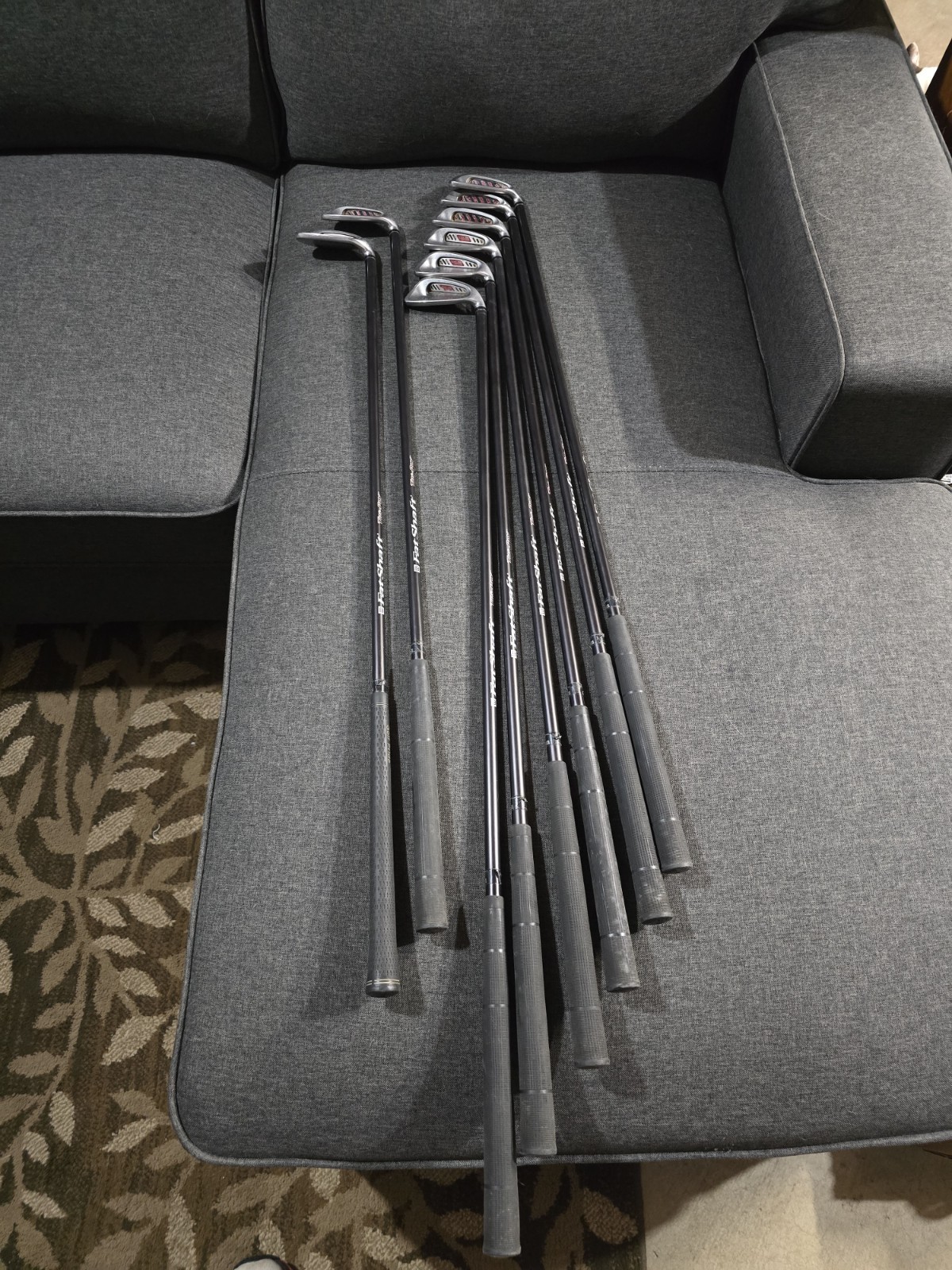 Wilson Deep Red Iron Set 4-9,PW, SW Right Hand FatShaft Grap