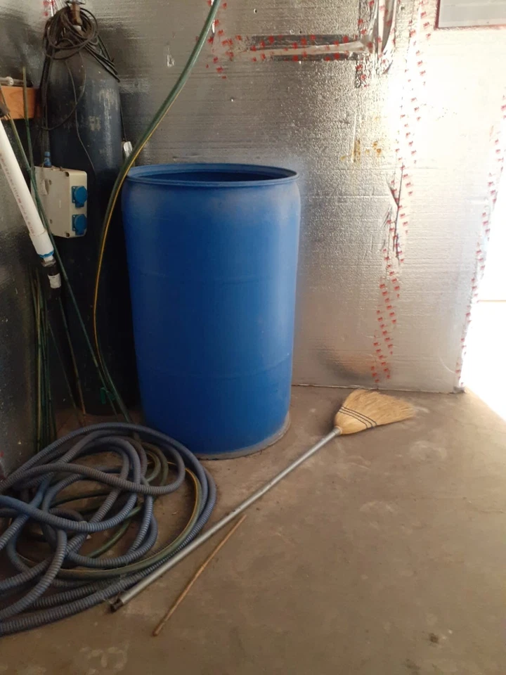 EQUIPO DE CULTIVO USADO (LUCES, BARRILES, ELECTRICIDAD Y TUBERÍAS...) Foto 2 de 4