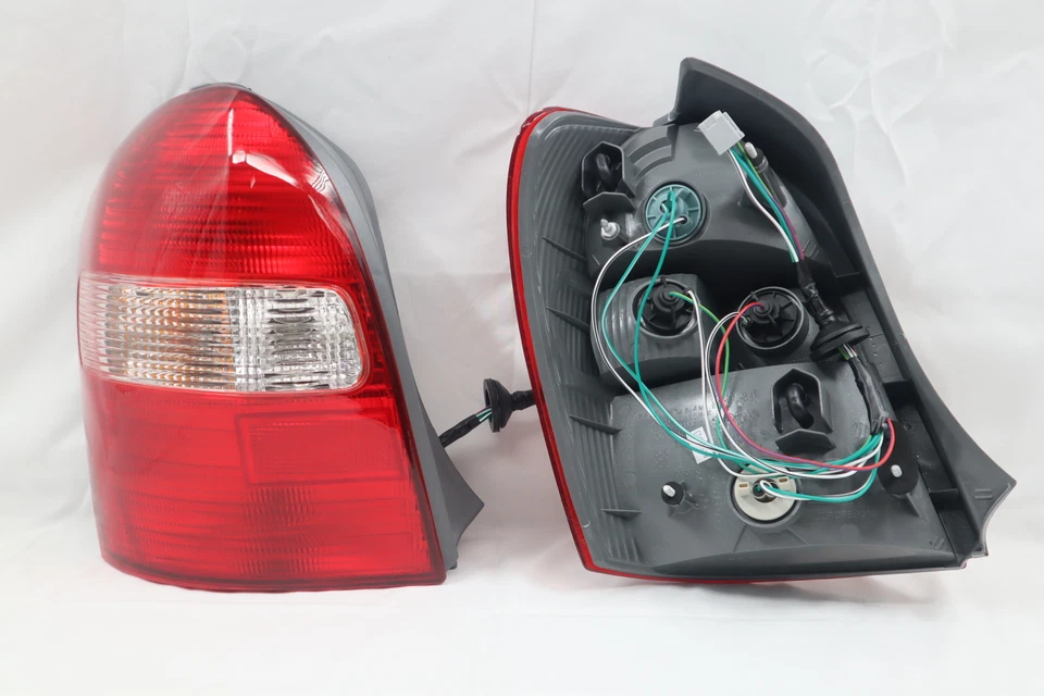 NUEVO PAR DE LUCES TRASERAS PARA ~ 2002 ~ 2003 ~ MAZDA PROTEGE 5 HATCHBACK Familia MK8 Foto 3 de 4