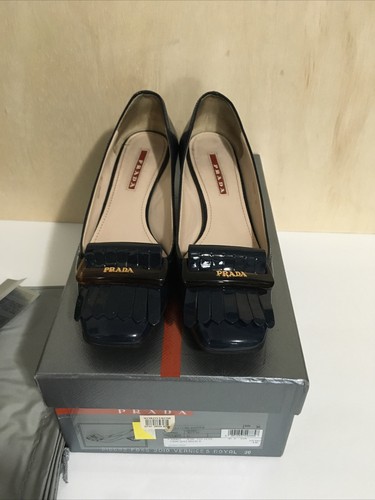 Prada kiltie tacchi pelle vernice blu royal taglia 36/6 - Foto 2 di 10