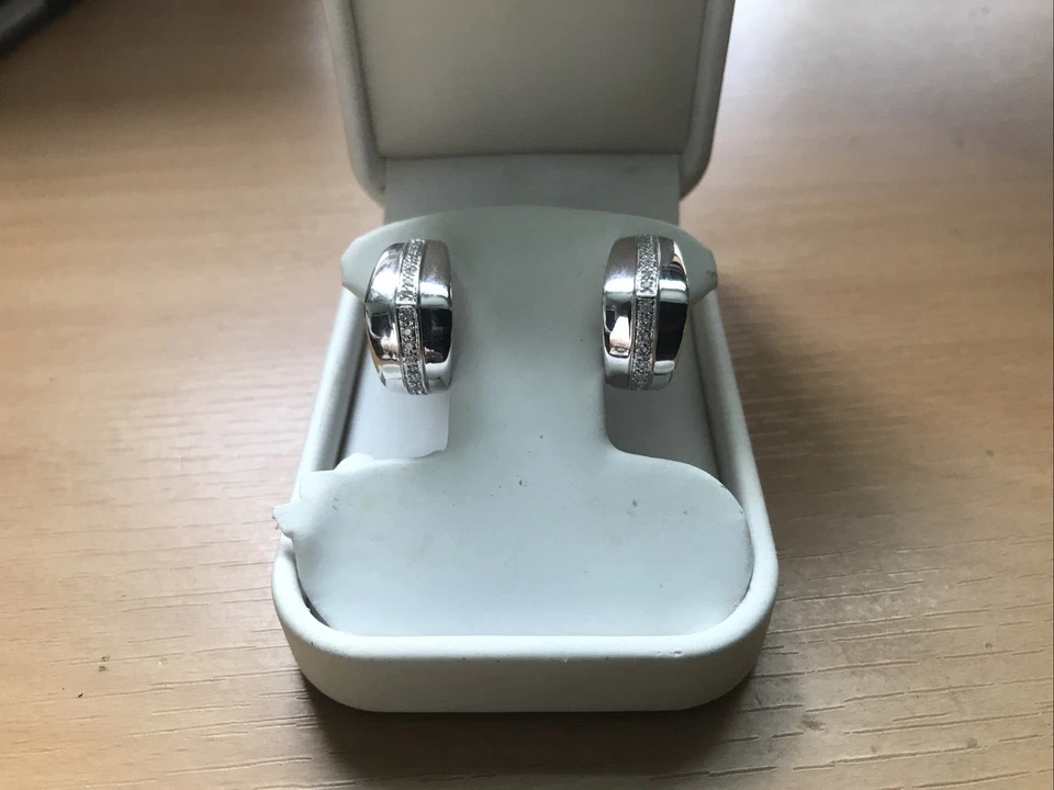 Pendientes oro blanco 14K, diamantes 0,26 quilates, peso total 10,75 gr clip Omega Foto 2 de 4