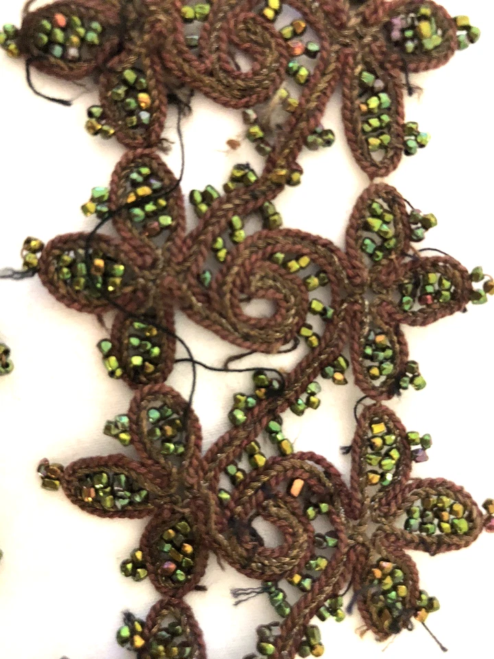 ANTIGUAS PIEZAS DE ADORNOS DE CUENTAS VINTAGE MARRÓN CON CUENTAS DE VIDRIO VERDE COSTURA ARTESANAL Foto 4 de 4