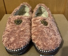 Ariat Slippers Women  s Small Pink Fuzzy Slip On Comfort Shoes Faux Fur