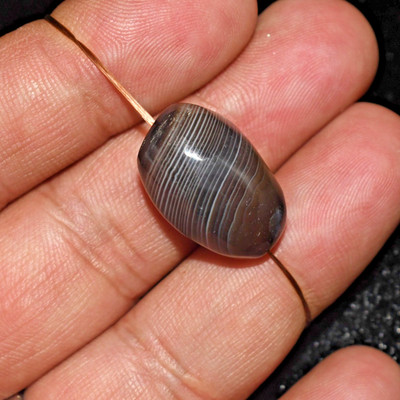 Authentic Ancient Middle Eastern Banded Agate Stone Dzi Bead in good Condition